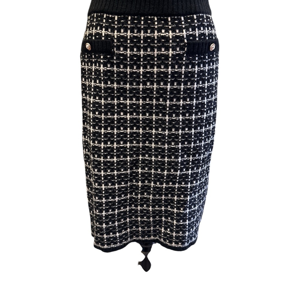 CALLIGRAPHY Tweed Knit Skirt black and white with gorgeous design